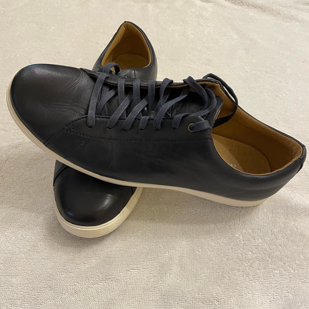 Men’s size 9.5 dark navy shoes. Brand Cole Haan.